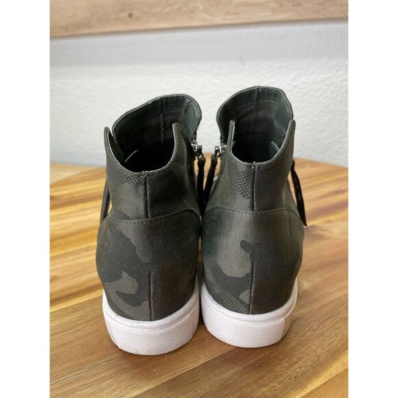 Steve Madden Shoes Womens 8.5M Caliber Black Upper White Sole Flat Camo Two Tone - Picture 6 of 11